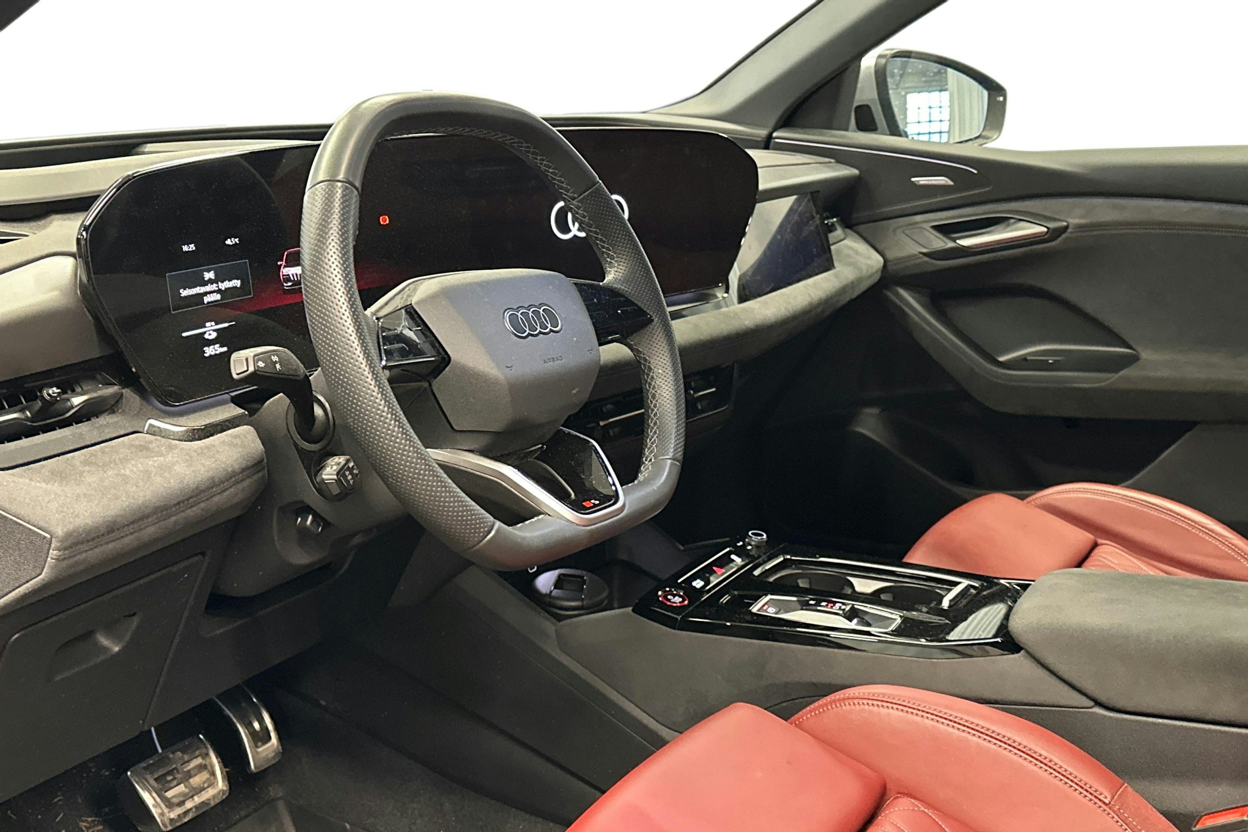 harmaa Audi SQ6 e-tron 2025 kuva 3.