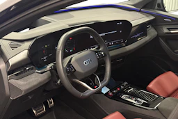 harmaa Audi SQ6 e-tron 2025 kuva 6.