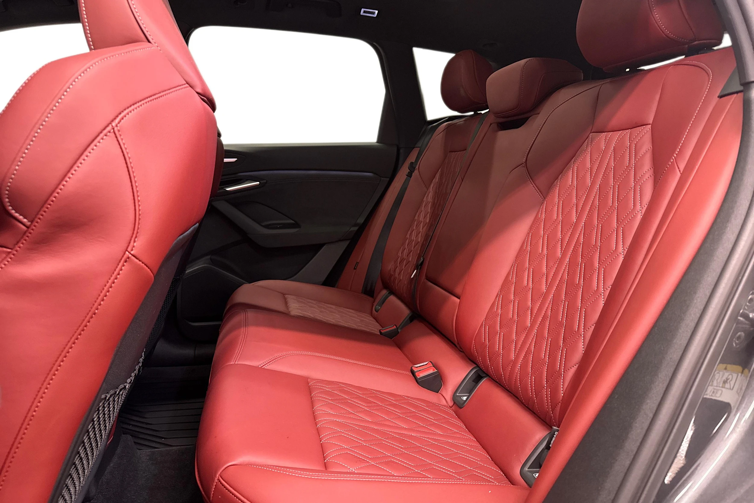 harmaa Audi SQ6 e-tron 2025 kuva 8.