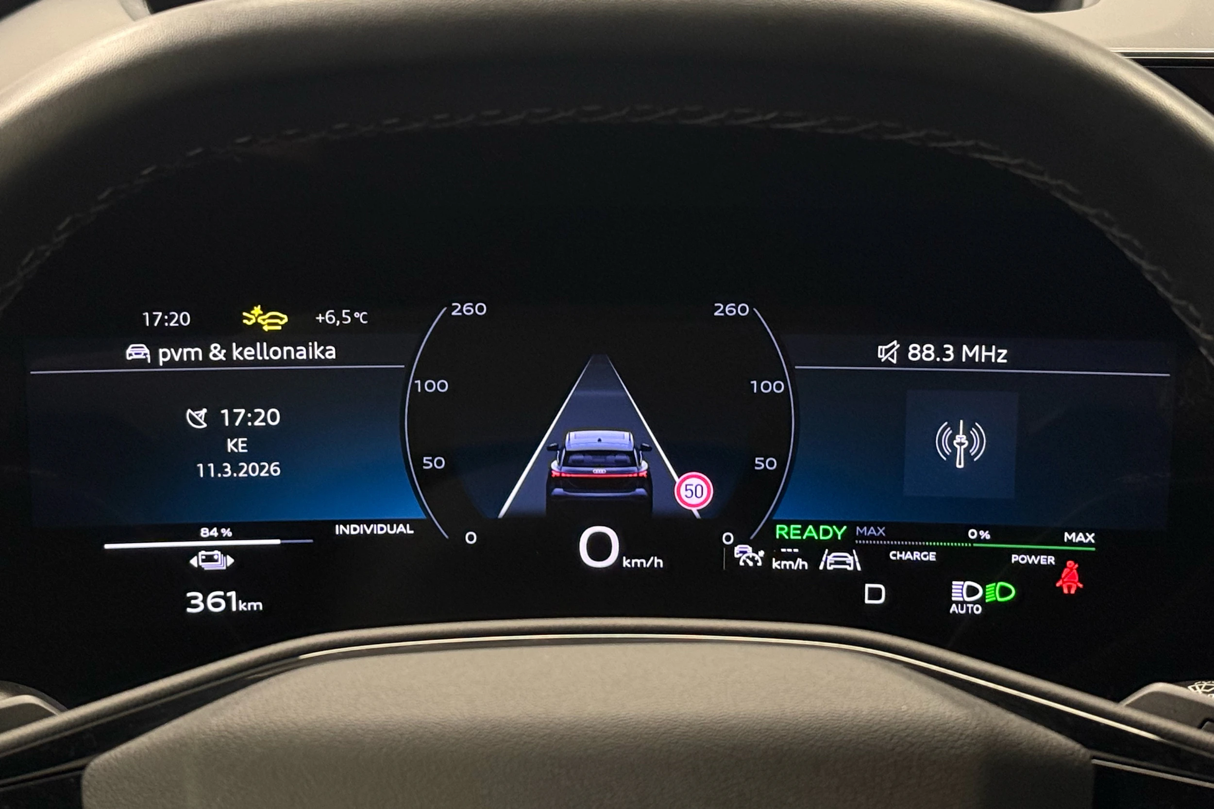 harmaa Audi SQ6 e-tron 2025 kuva 12.