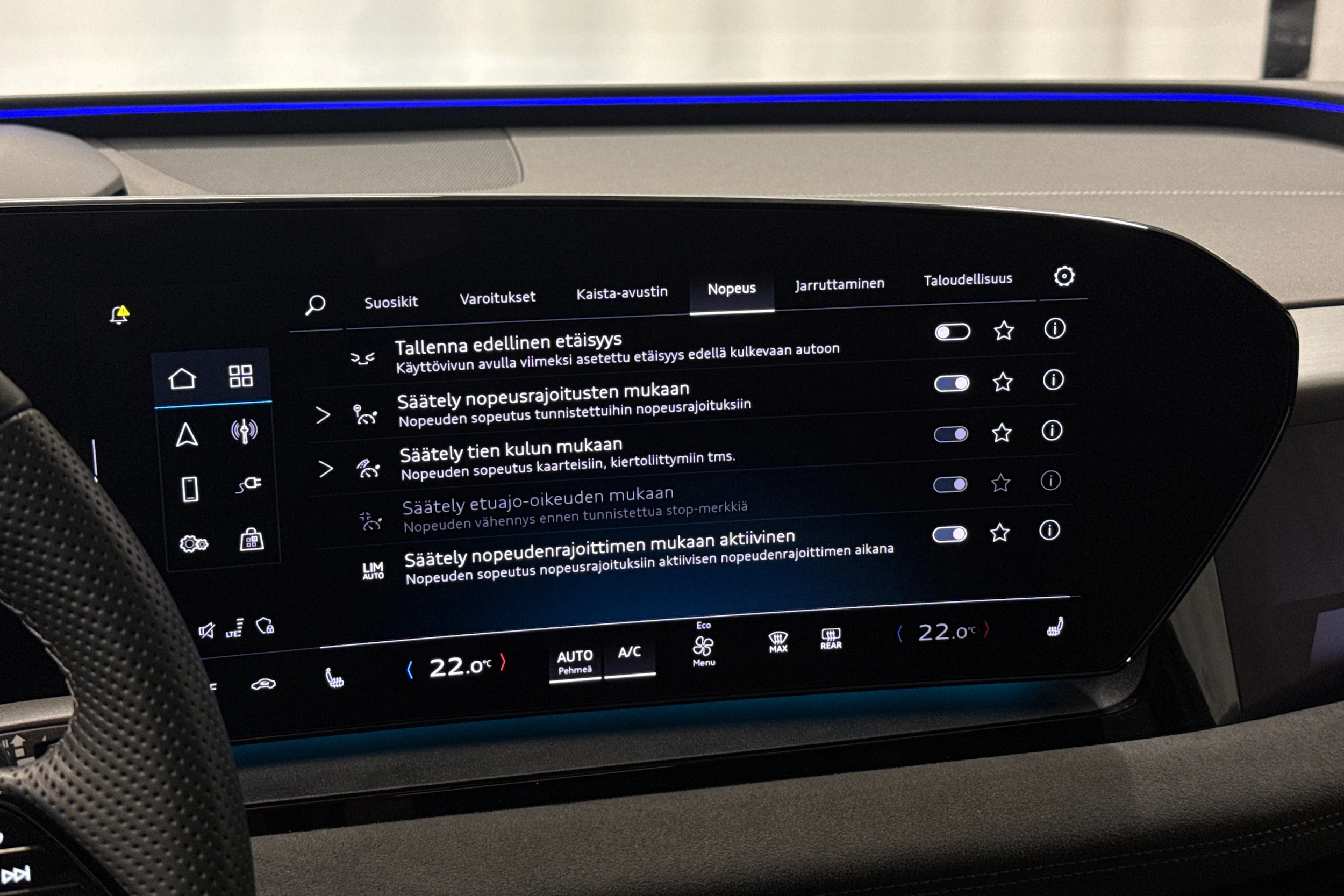 harmaa Audi SQ6 e-tron 2025 kuva 21.