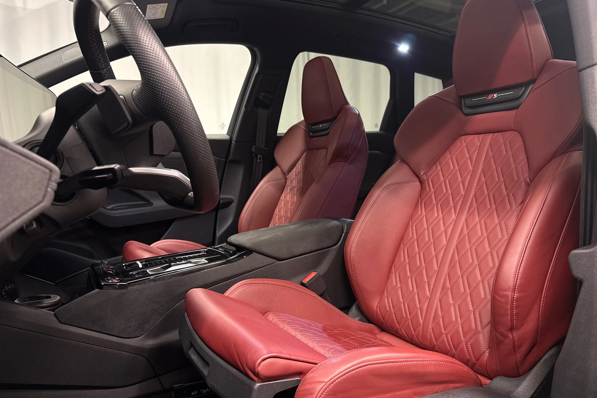 harmaa Audi SQ6 e-tron 2025 kuva 28.