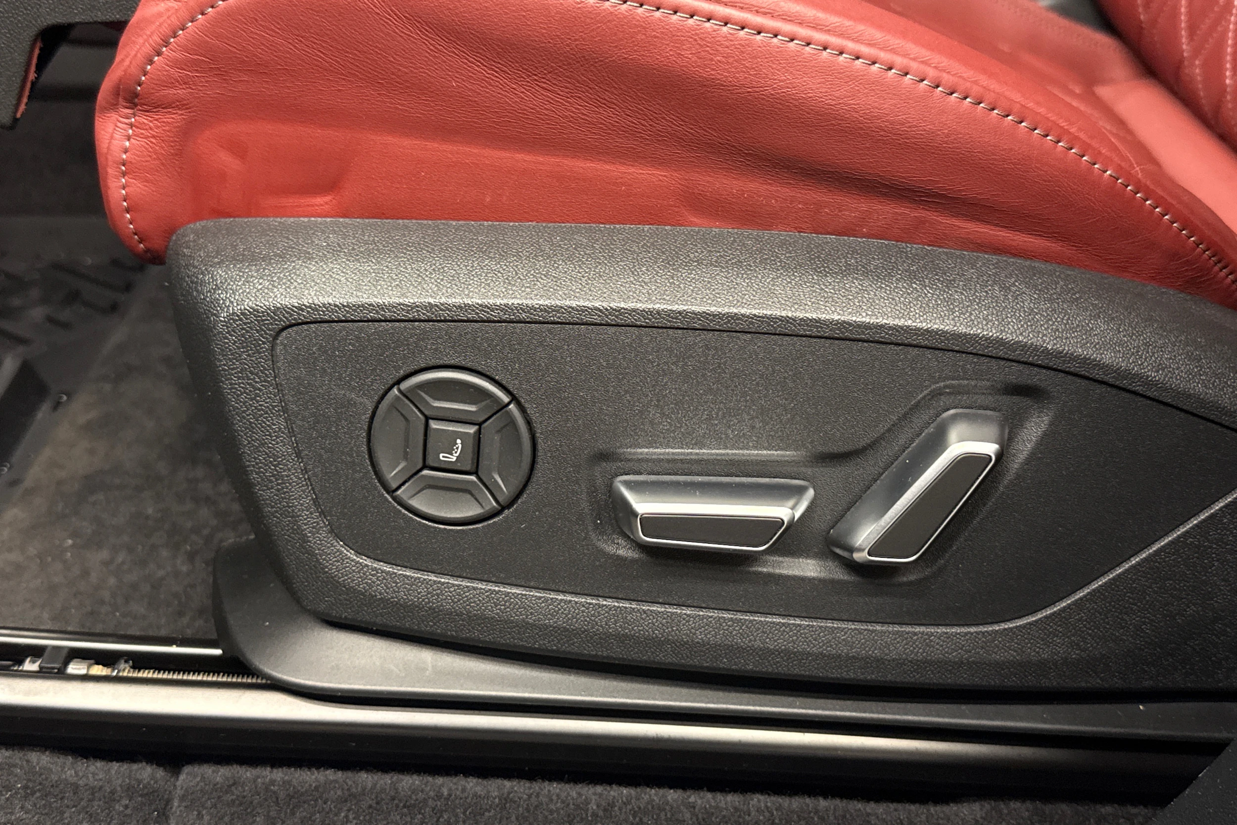 harmaa Audi SQ6 e-tron 2025 kuva 29.