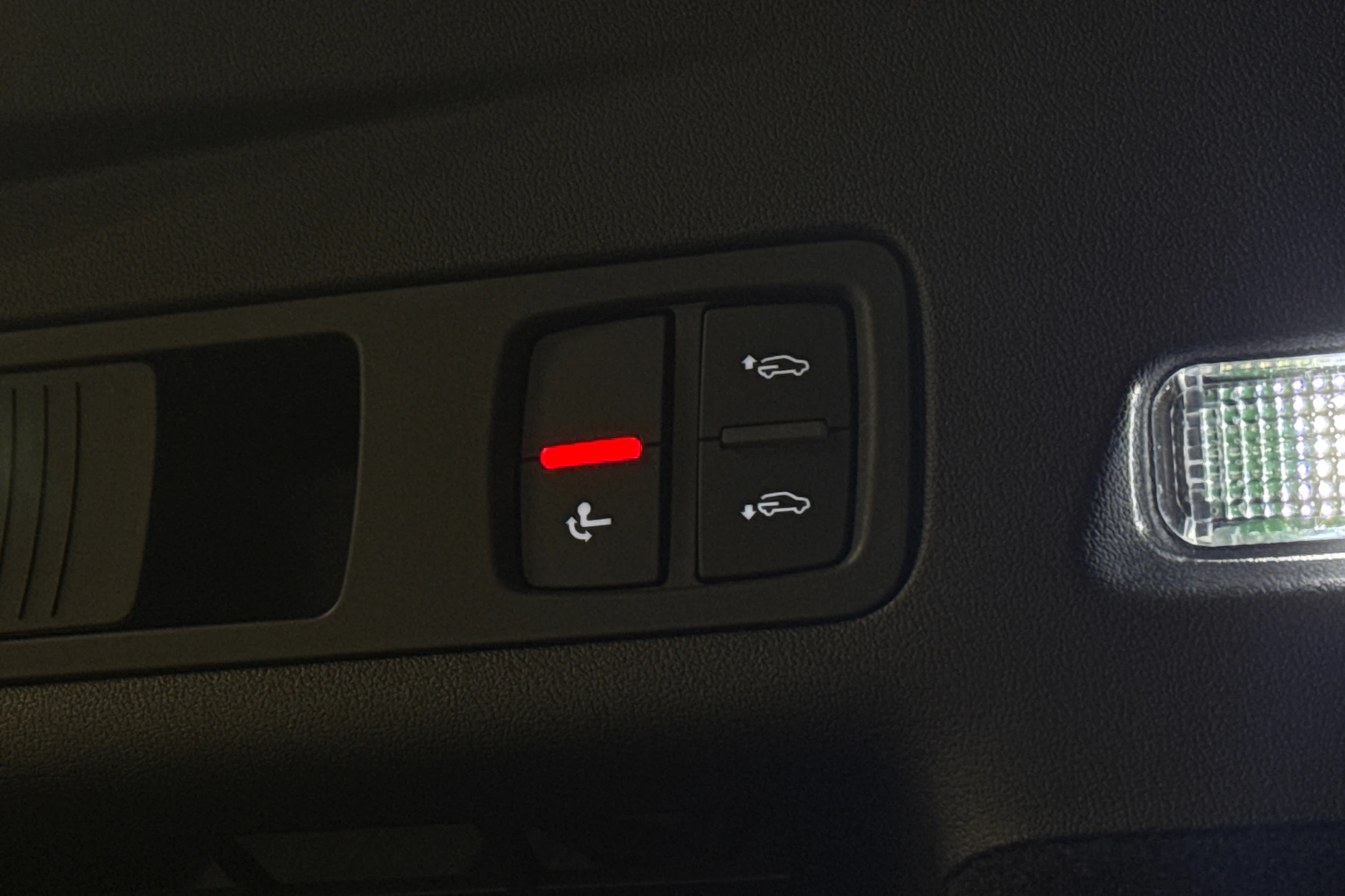 harmaa Audi SQ6 e-tron 2025 kuva 32.