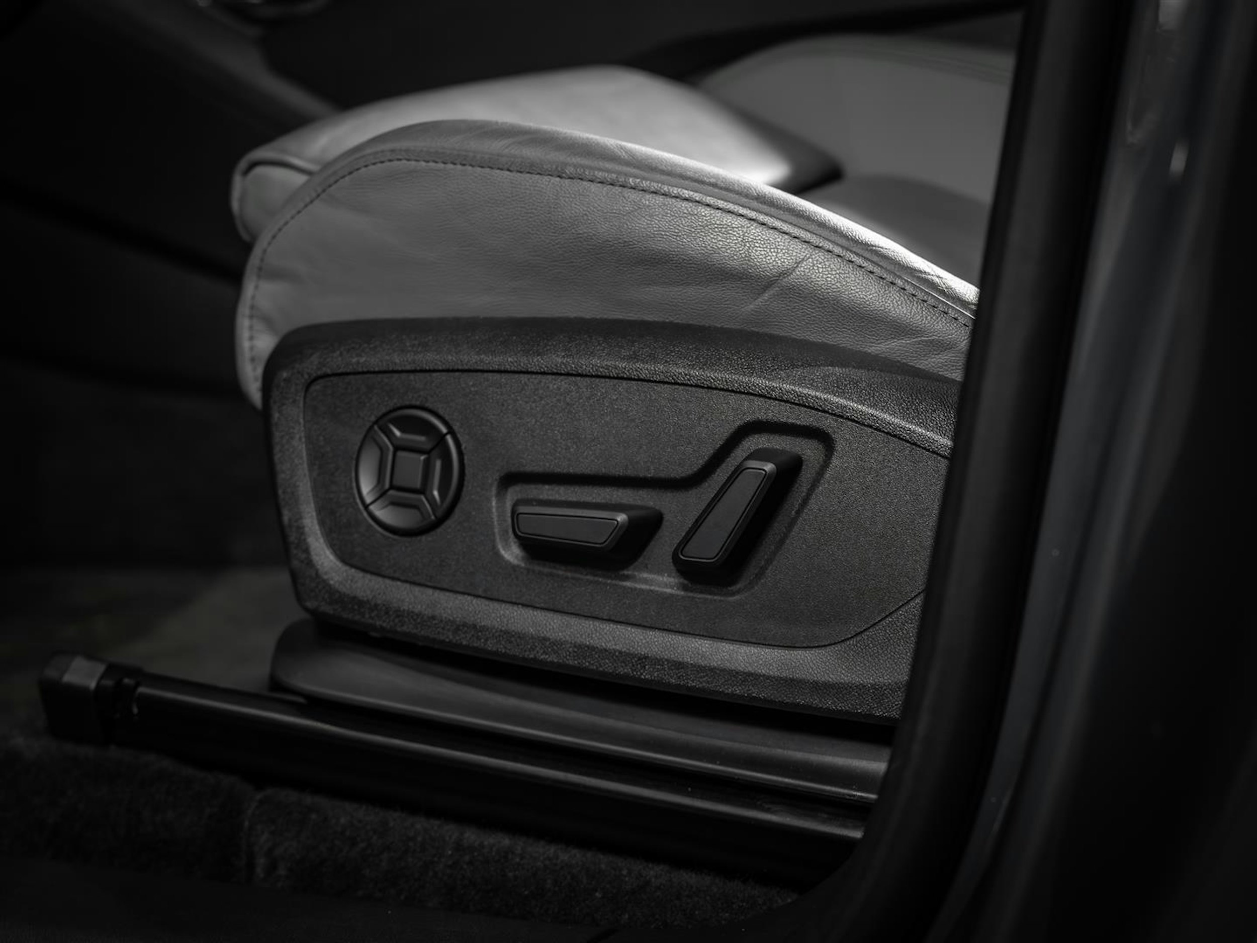 sininen Audi SQ6 e-tron 2025 kuva 20.