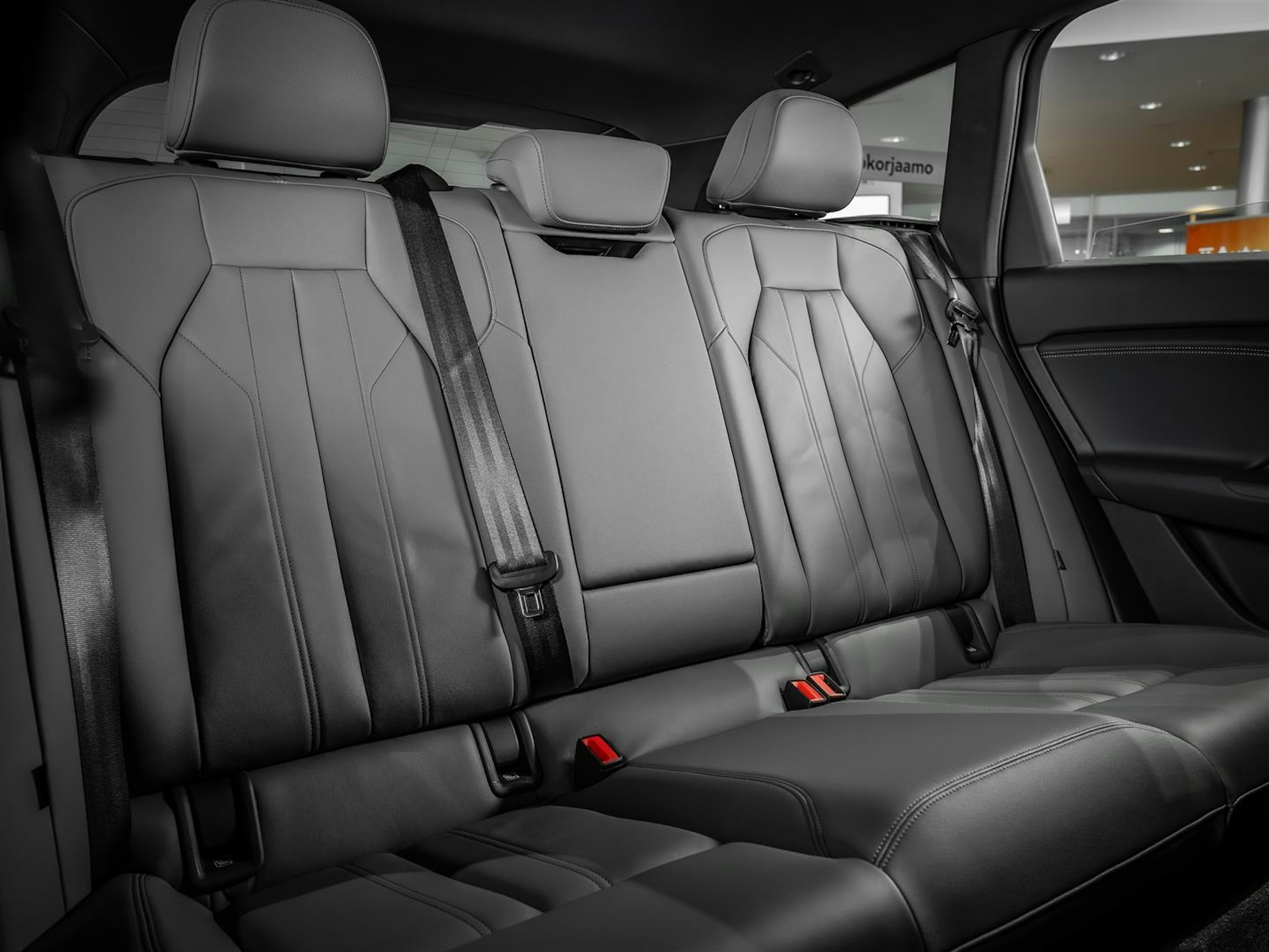 sininen Audi SQ6 e-tron 2025 kuva 25.