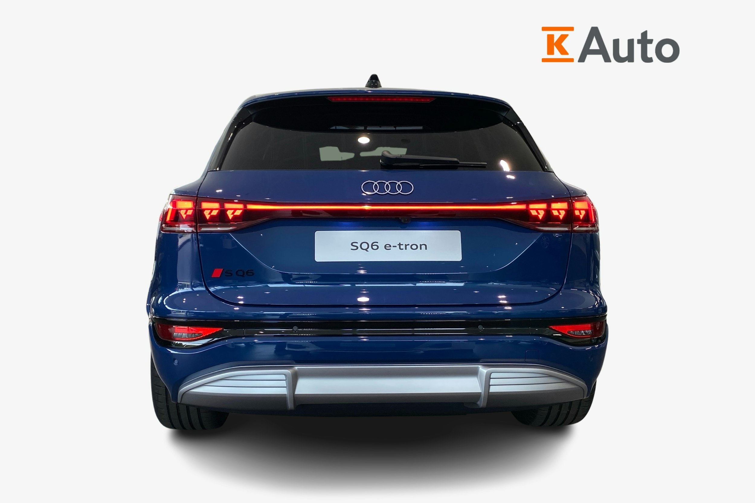 sininen Audi SQ6 e-tron 2025 kuva 3.