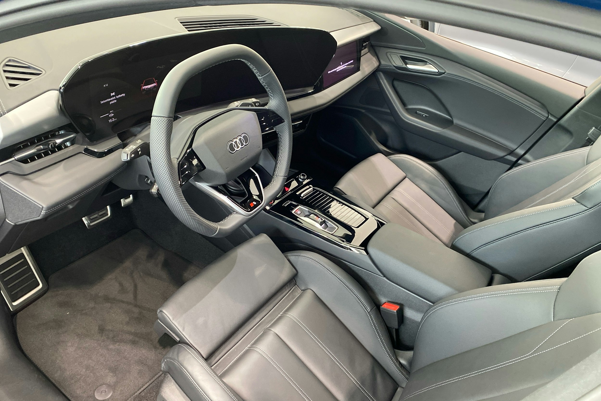 sininen Audi SQ6 e-tron 2025 kuva 6.