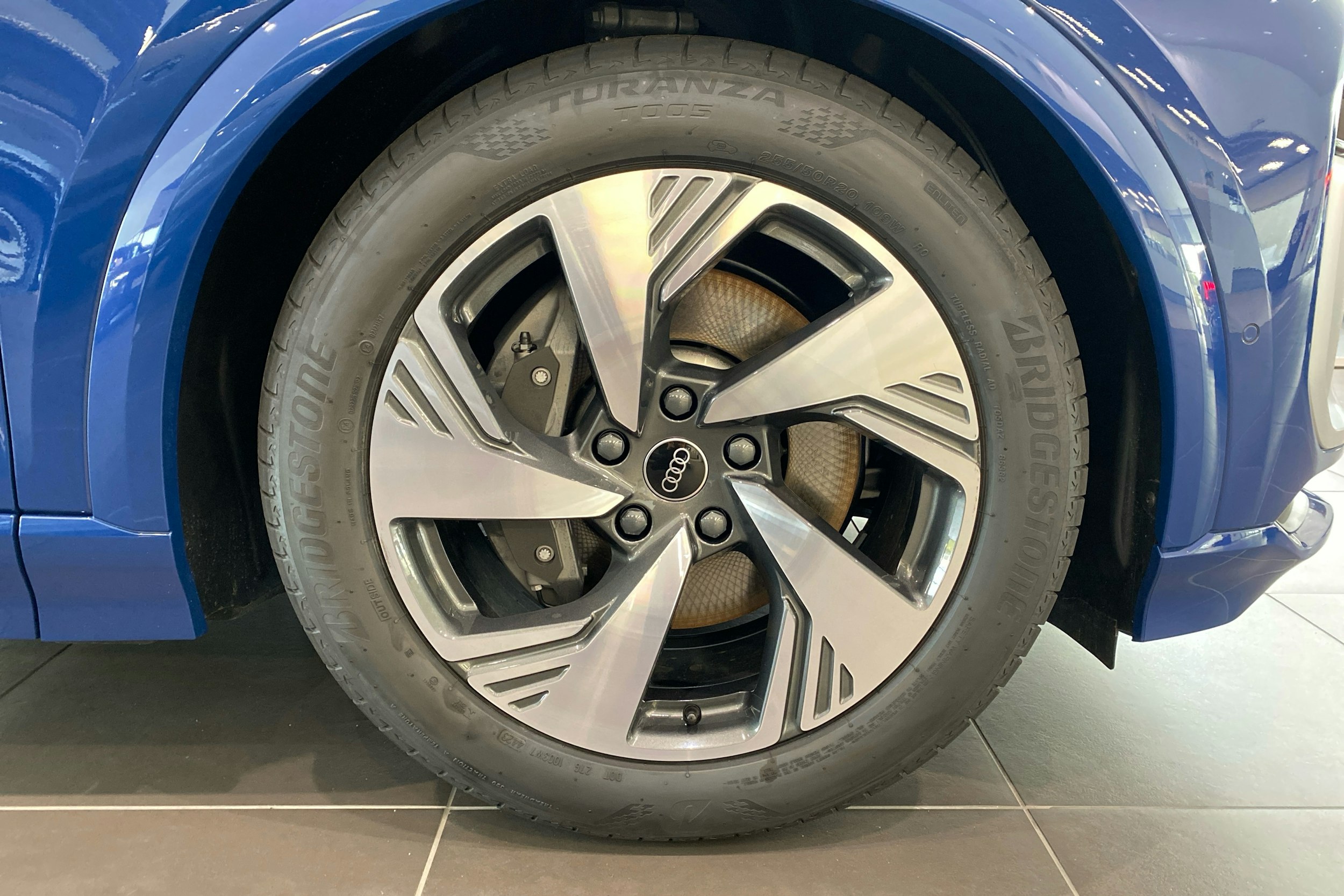 sininen Audi SQ6 e-tron 2025 kuva 9.
