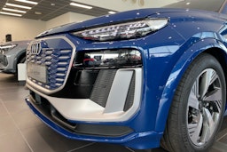 sininen Audi SQ6 e-tron 2025 kuva 10.