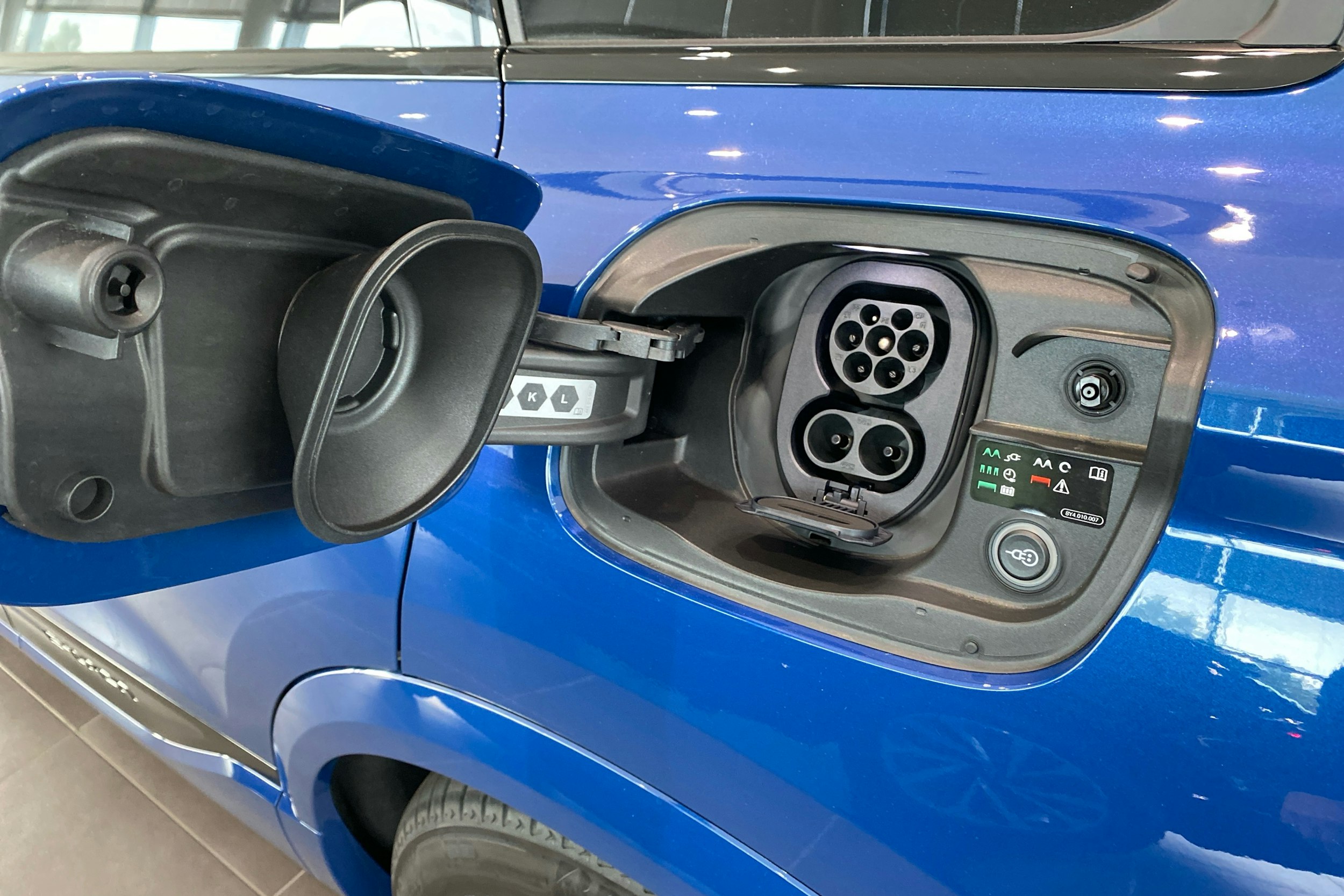 sininen Audi SQ6 e-tron 2025 kuva 15.