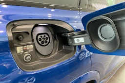 sininen Audi SQ6 e-tron 2025 kuva 16.