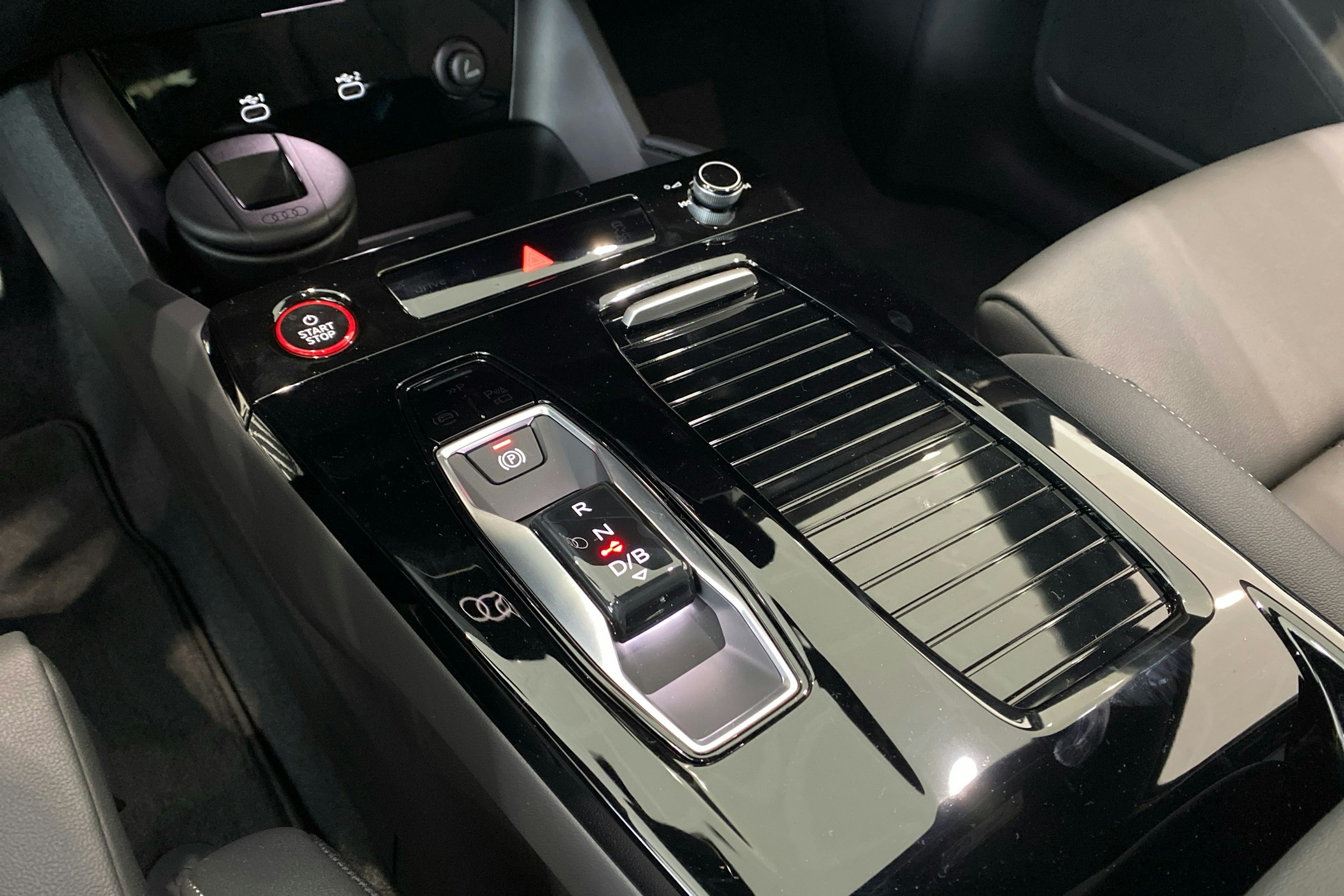 sininen Audi SQ6 e-tron 2025 kuva 20.