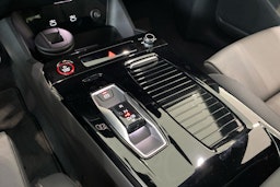 sininen Audi SQ6 e-tron 2025 kuva 20.
