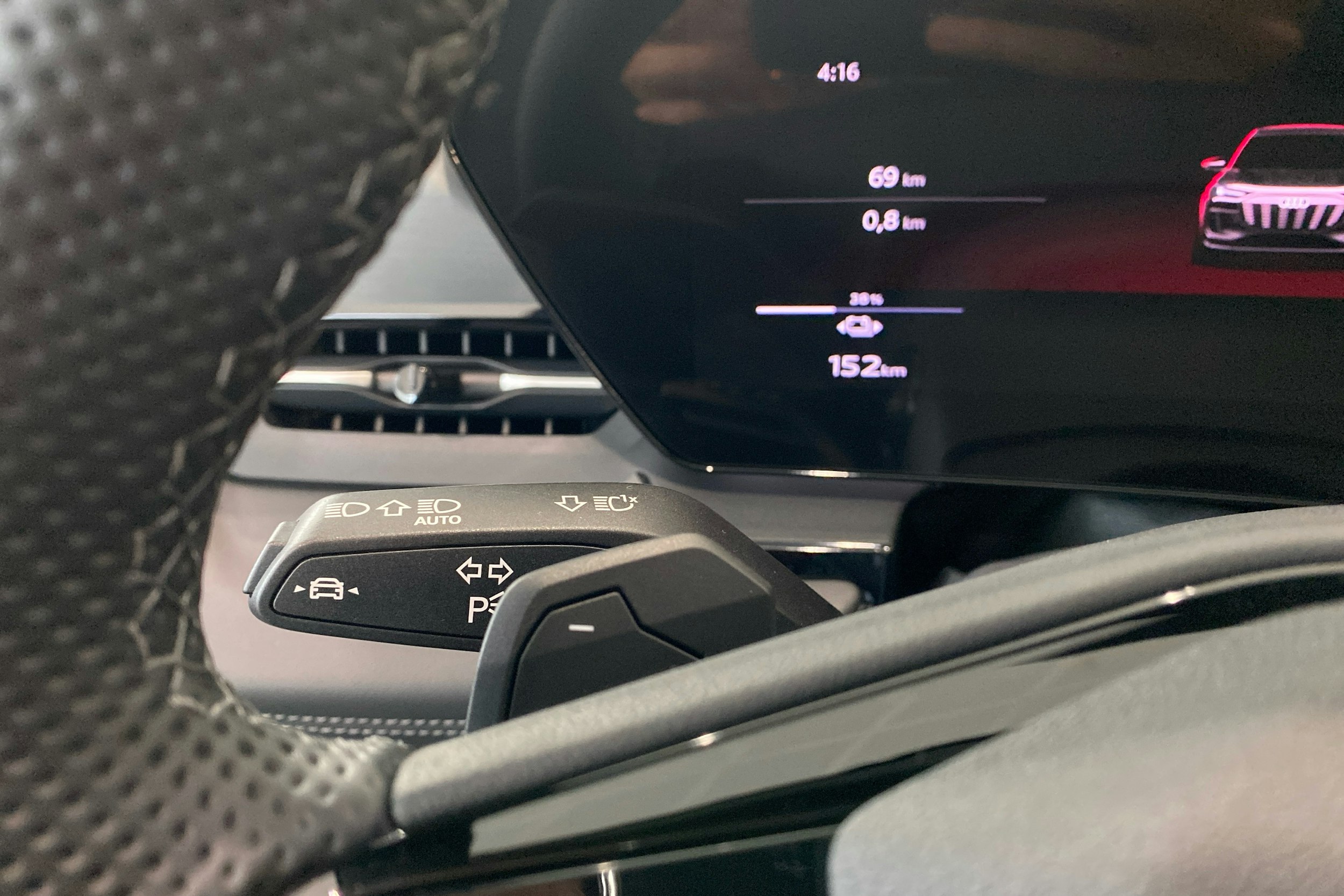 sininen Audi SQ6 e-tron 2025 kuva 22.