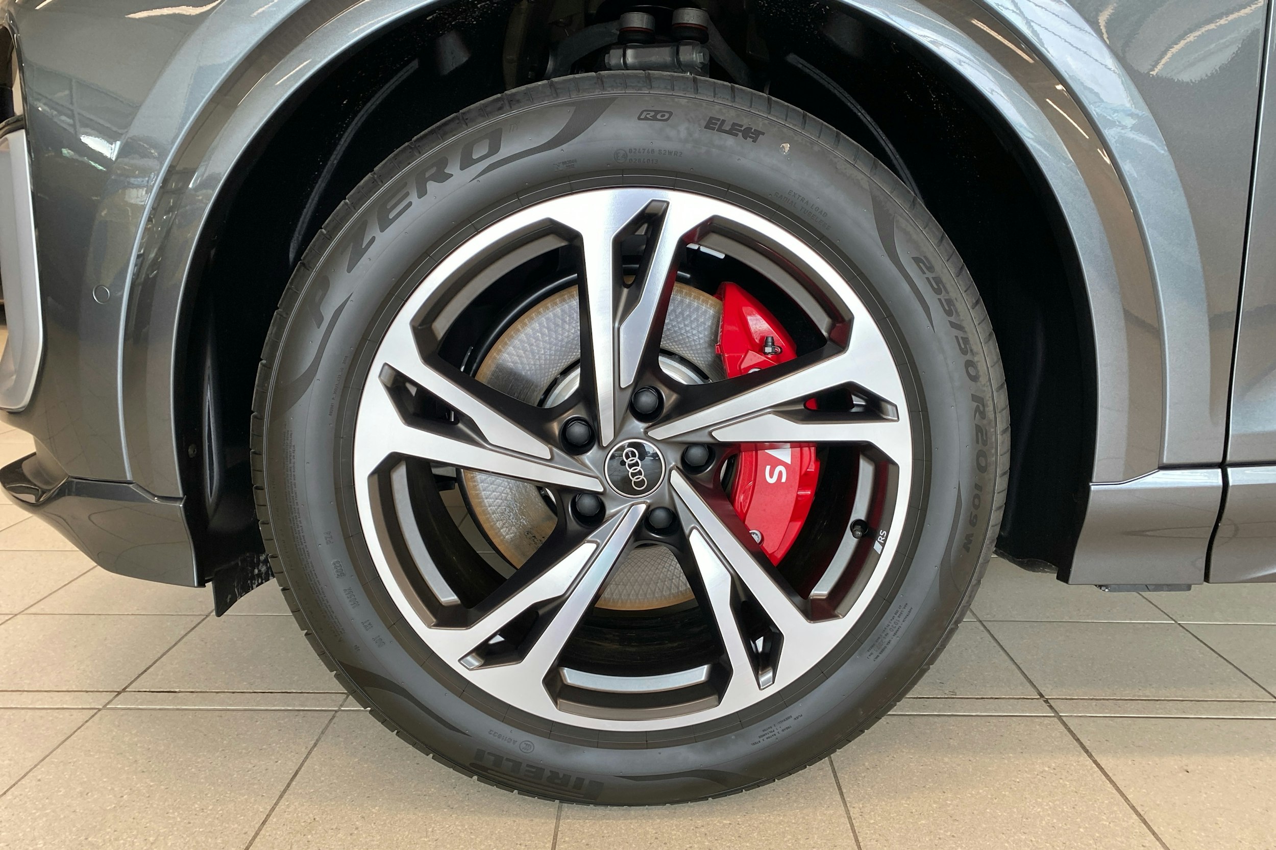 met. harmaa Audi SQ6 e-tron 2025 kuva 9.