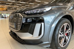 met. harmaa Audi SQ6 e-tron 2025 kuva 10.