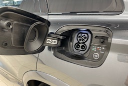 met. harmaa Audi SQ6 e-tron 2025 kuva 16.