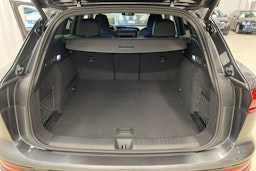 met. harmaa Audi SQ6 e-tron 2025 kuva 23.