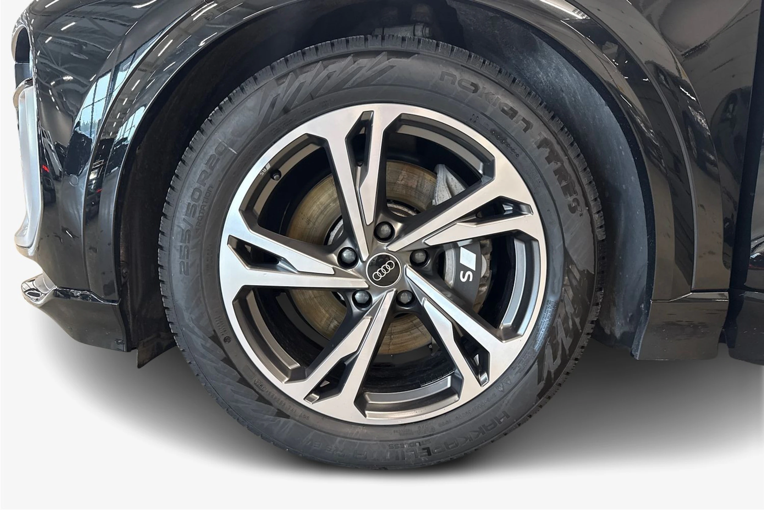 Musta Audi SQ6 e-tron 2025 kuva 45.