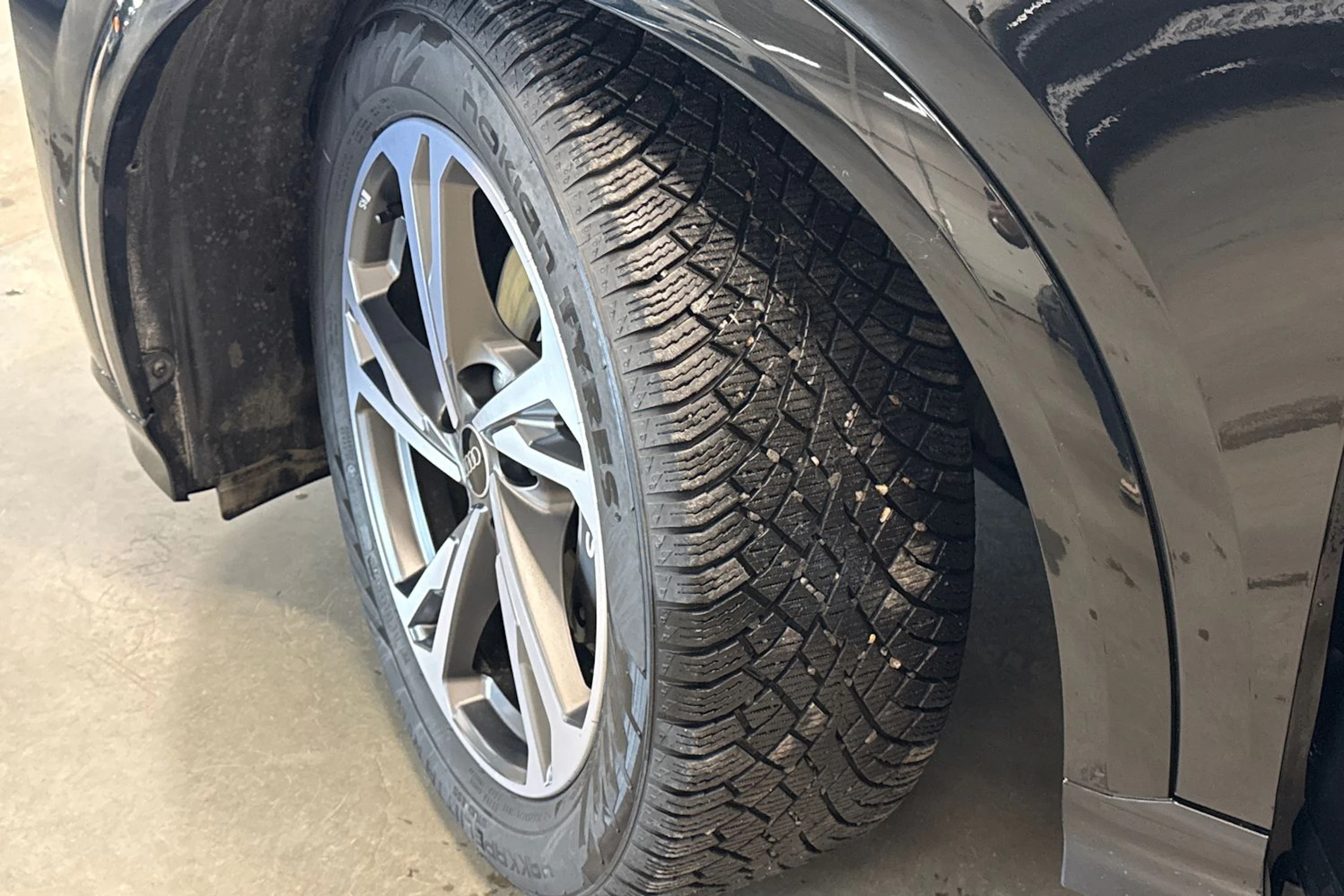 Musta Audi SQ6 e-tron 2025 kuva 46.