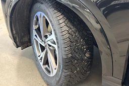 Musta Audi SQ6 e-tron 2025 kuva 46.