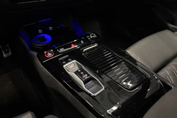 Musta Audi SQ6 e-tron 2025 kuva 52.