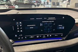 Musta Audi SQ6 e-tron 2025 kuva 57.