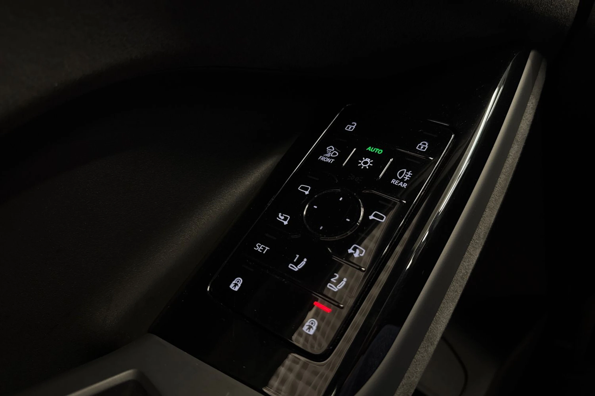 Musta Audi SQ6 e-tron 2025 kuva 59.