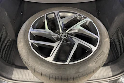 Musta Audi SQ6 e-tron 2025 kuva 67.