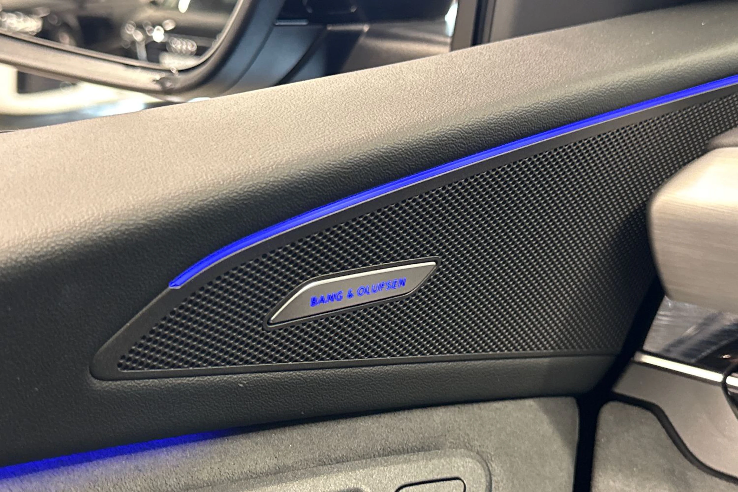 Musta Audi SQ6 e-tron 2025 kuva 69.