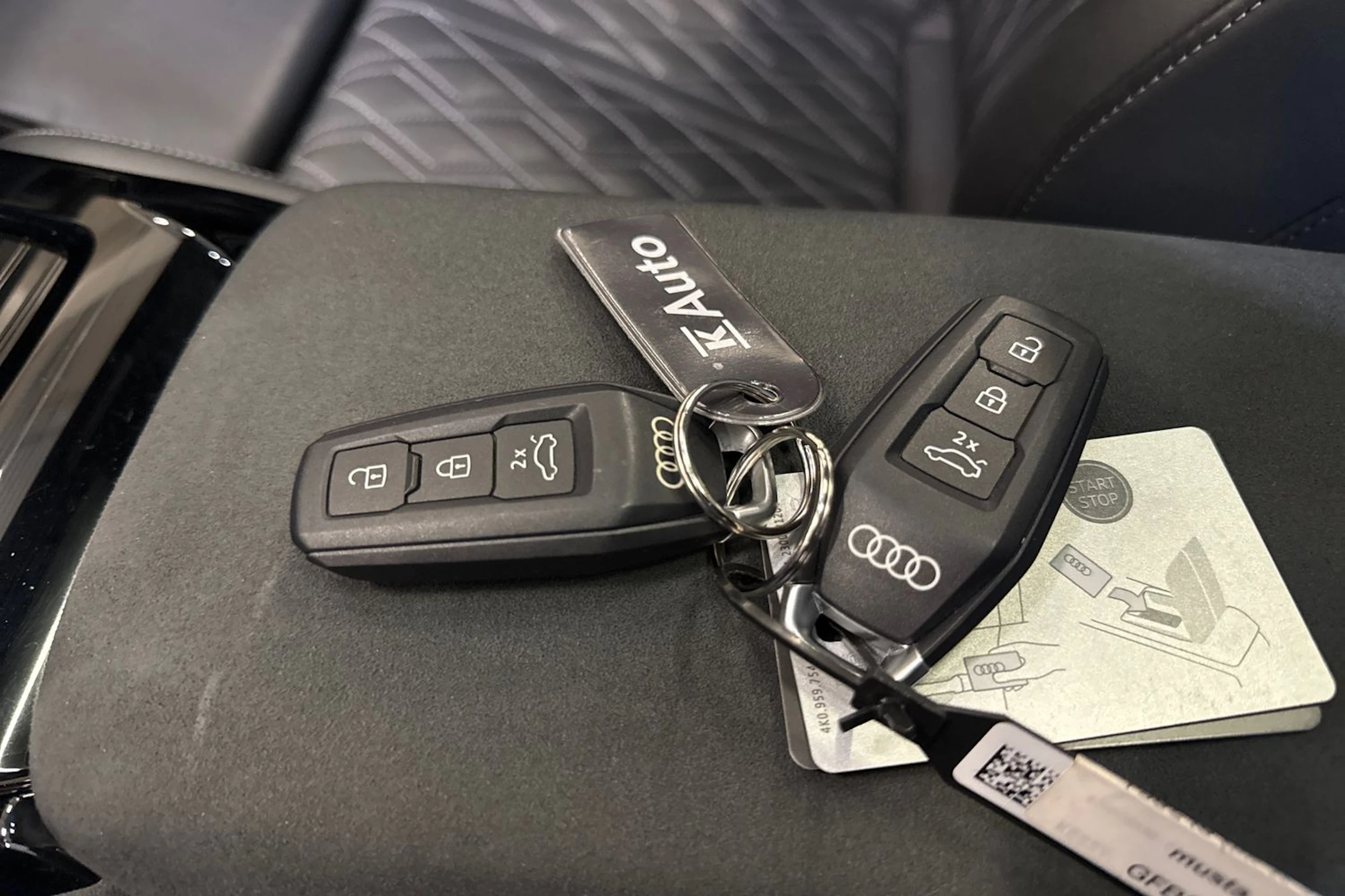 Musta Audi SQ6 e-tron 2025 kuva 71.