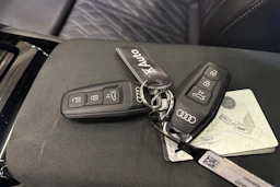 Musta Audi SQ6 e-tron 2025 kuva 71.