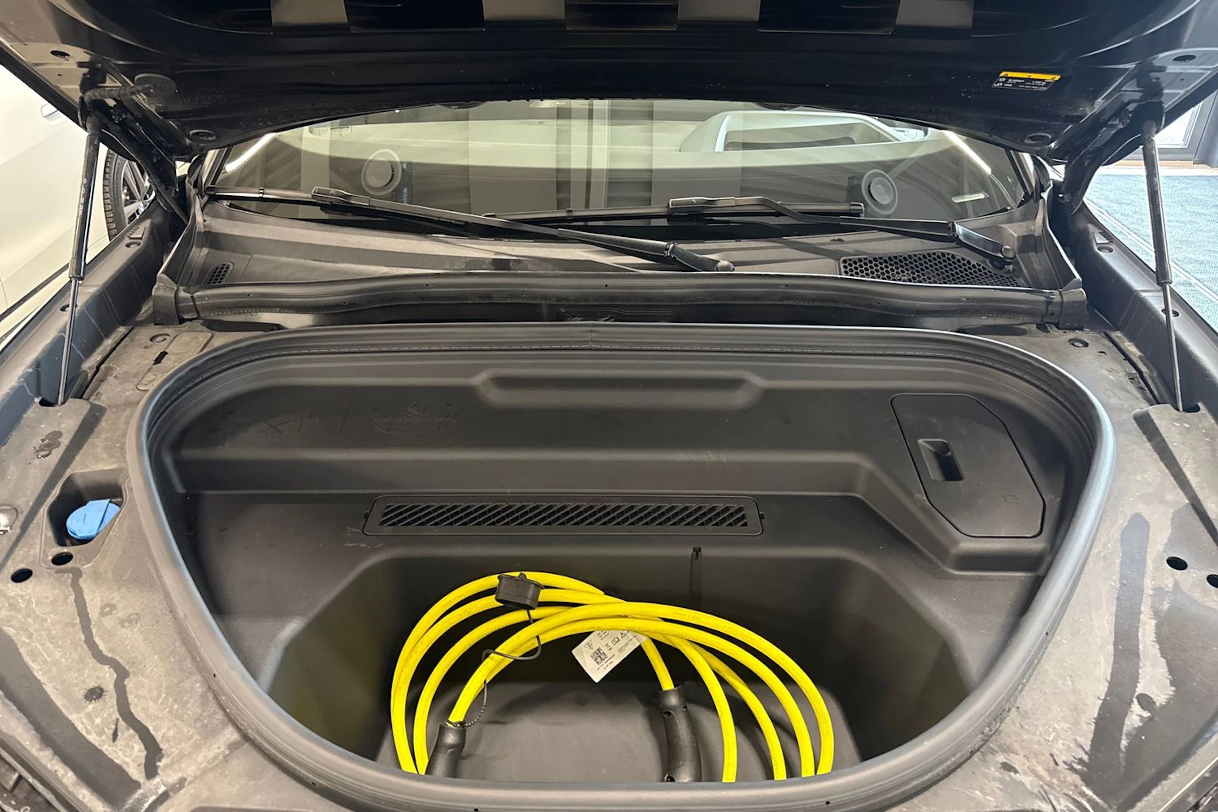 Musta Audi SQ6 e-tron 2025 kuva 72.