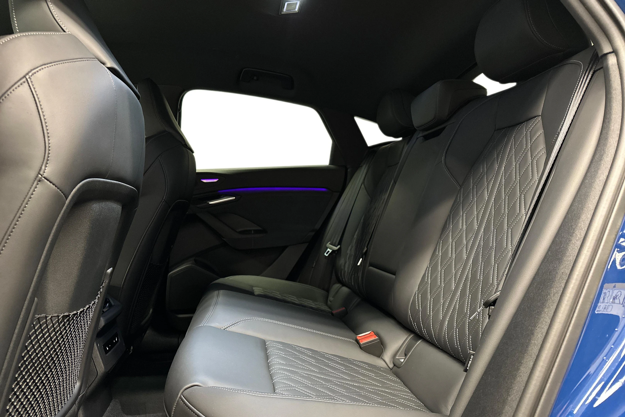sininen Audi SQ6 e-tron 2025 kuva 8.