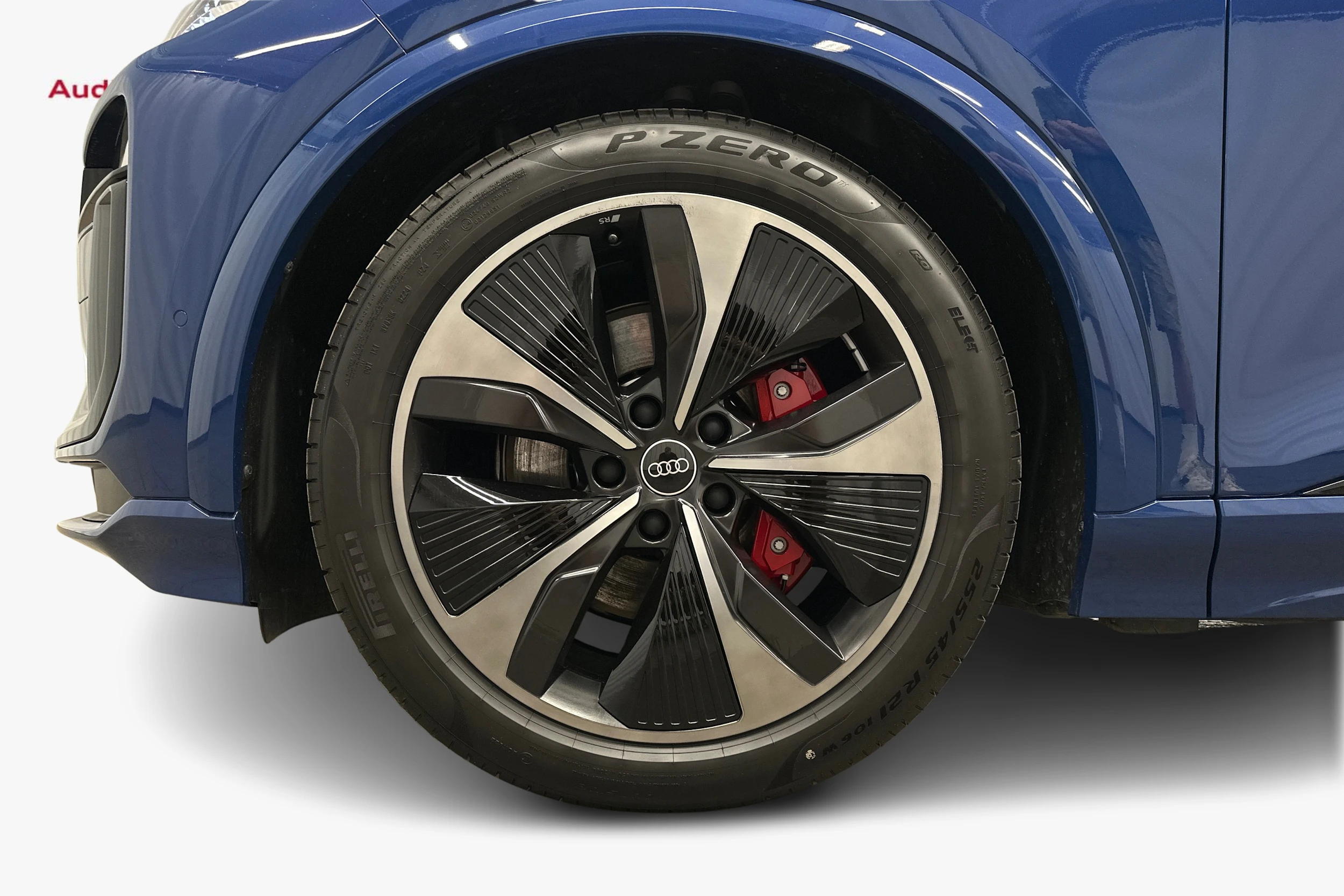 sininen Audi SQ6 e-tron 2025 kuva 9.