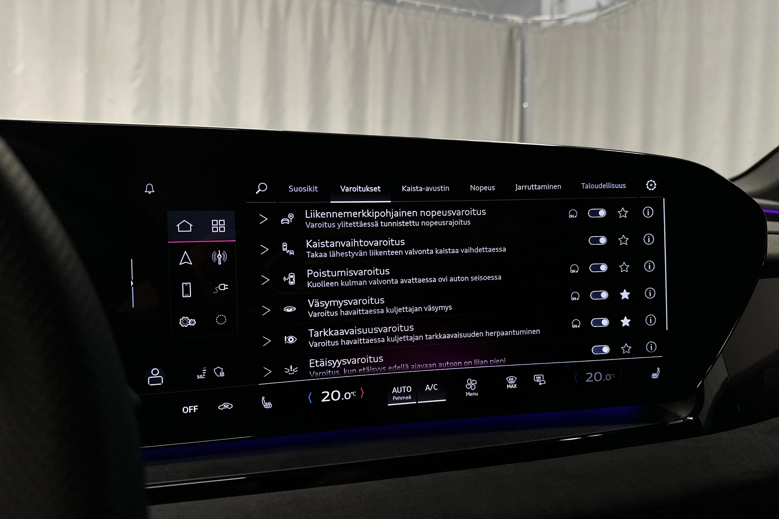sininen Audi SQ6 e-tron 2025 kuva 18.