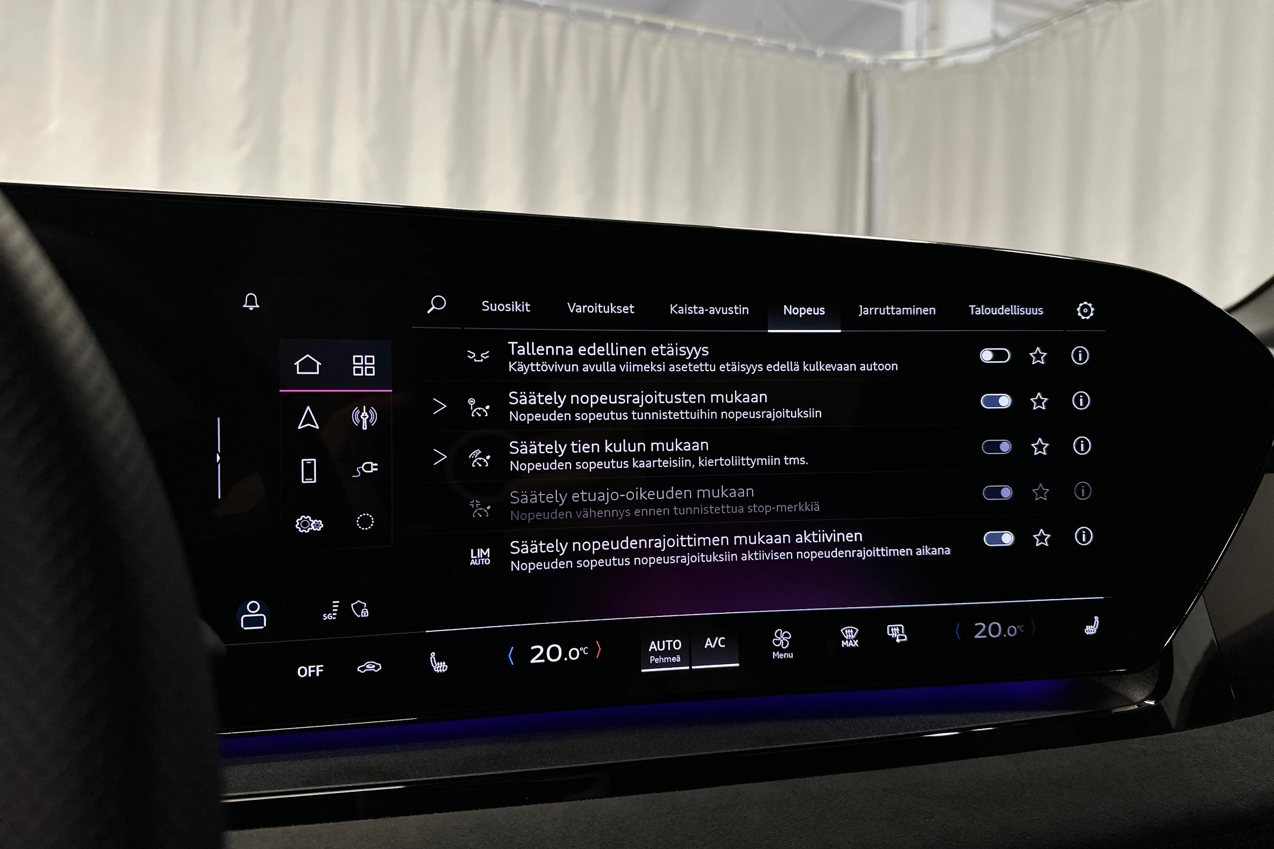 sininen Audi SQ6 e-tron 2025 kuva 20.