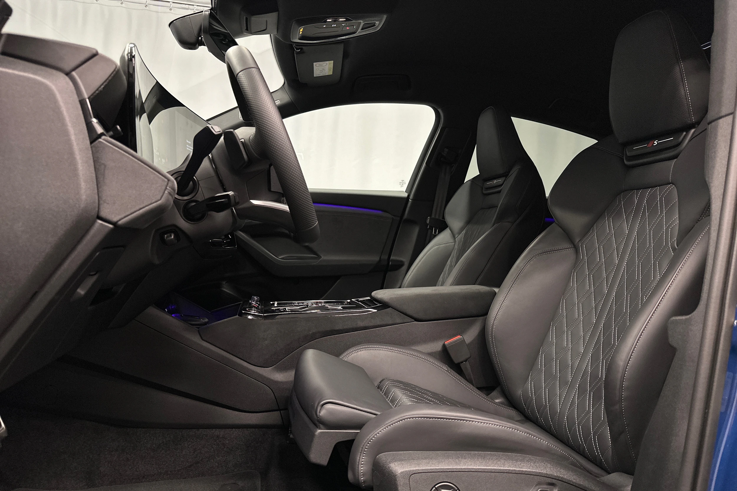 sininen Audi SQ6 e-tron 2025 kuva 27.