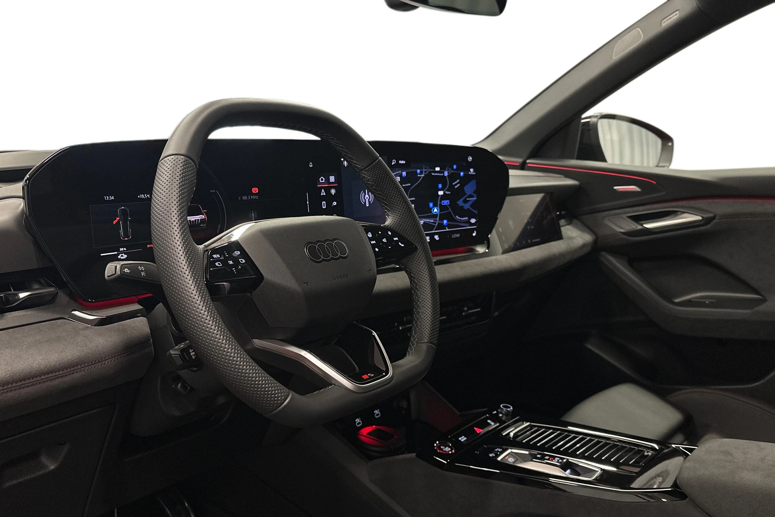 punainen Audi SQ6 e-tron 2025 kuva 6.