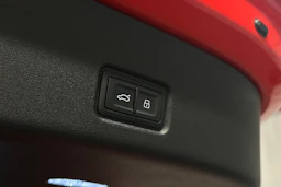 punainen Audi SQ6 e-tron 2025 kuva 12.
