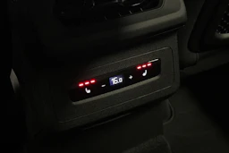 punainen Audi SQ6 e-tron 2025 kuva 13.