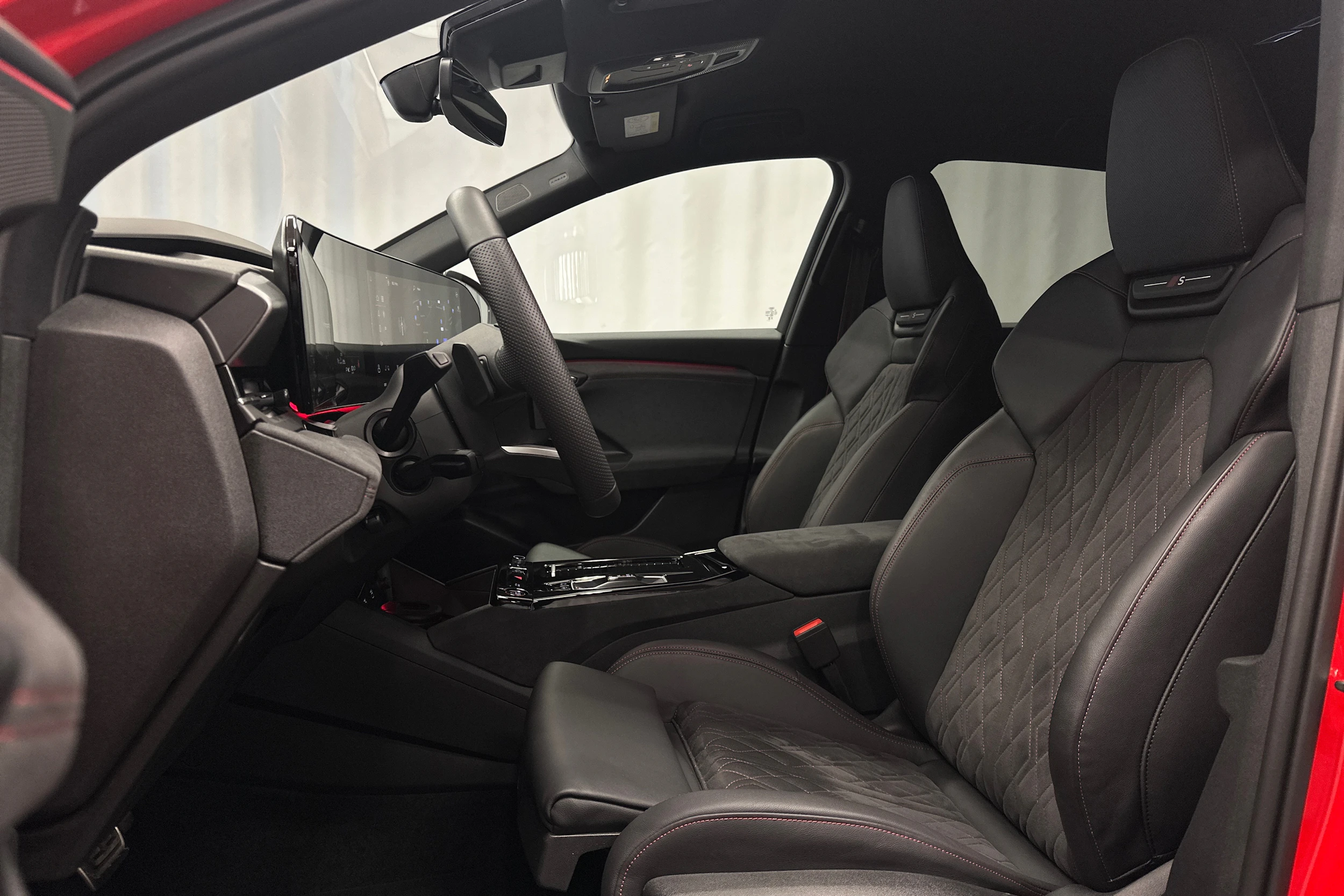 punainen Audi SQ6 e-tron 2025 kuva 14.