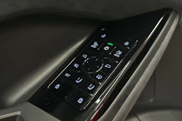 punainen Audi SQ6 e-tron 2025 kuva 16.