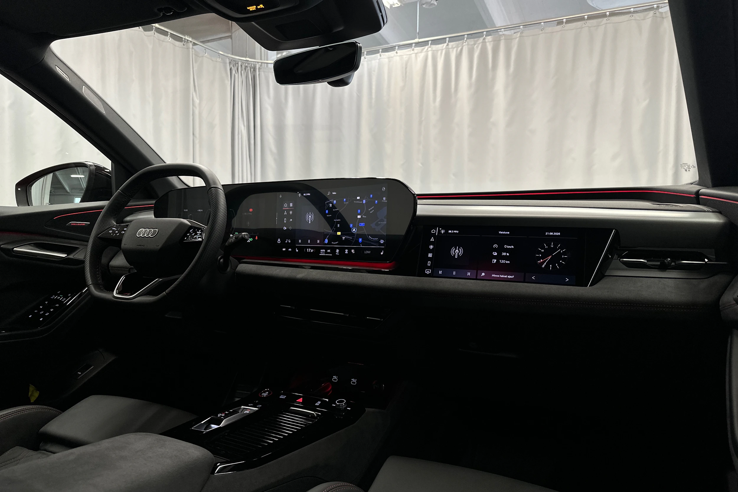 punainen Audi SQ6 e-tron 2025 kuva 17.