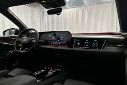 punainen Audi SQ6 e-tron 2025 kuva 17.