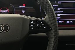 punainen Audi SQ6 e-tron 2025 kuva 20.