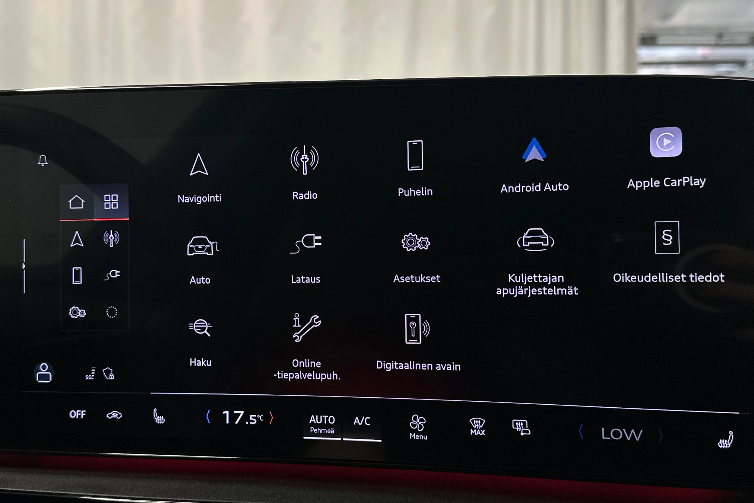 punainen Audi SQ6 e-tron 2025 kuva 23.