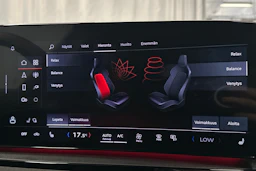 punainen Audi SQ6 e-tron 2025 kuva 27.