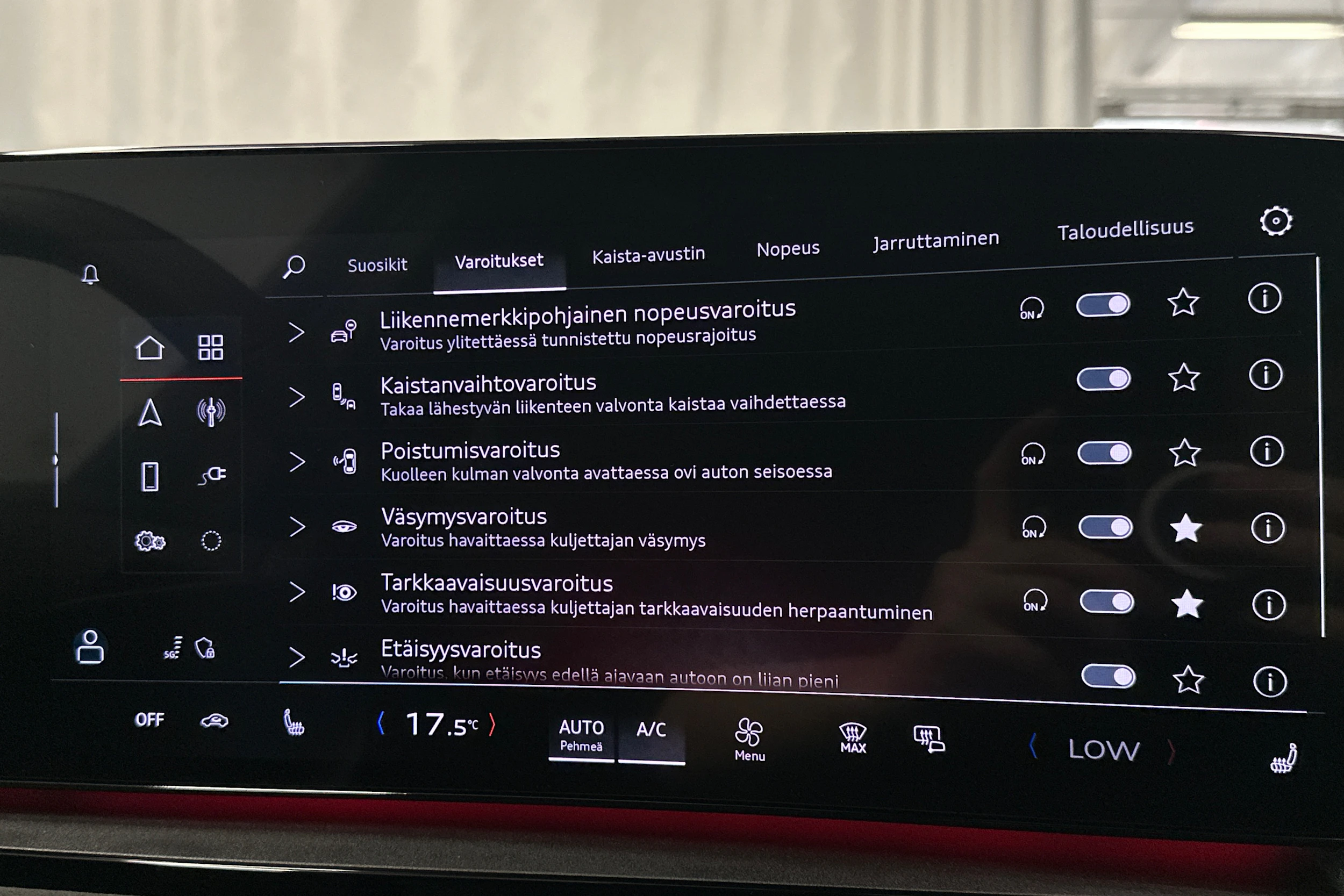 punainen Audi SQ6 e-tron 2025 kuva 28.